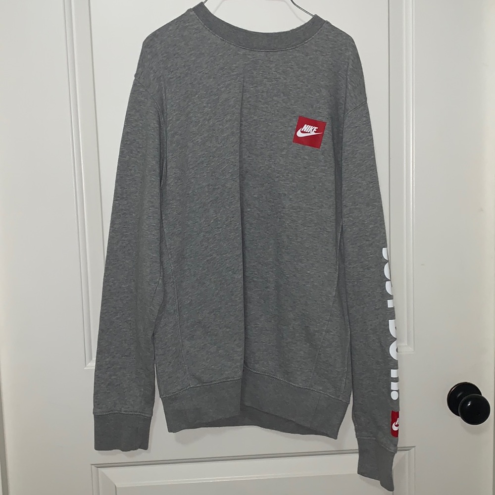 Sweatshirt